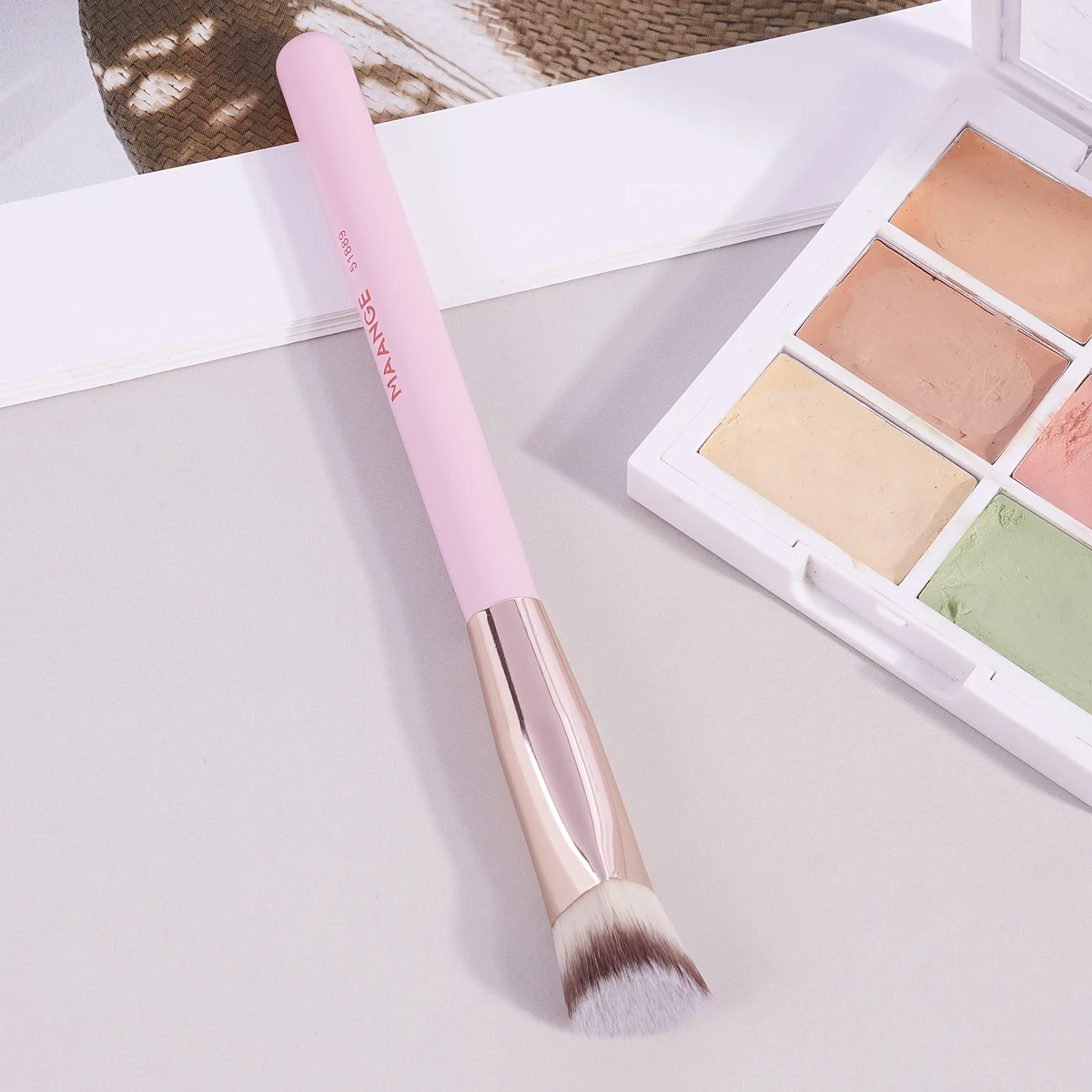 MAANGE Under Eye Concealer Makeup Brush Triangle Foundation Brush for Liquid Cream Blending Concealing Cosmetic Makeup Tools 6